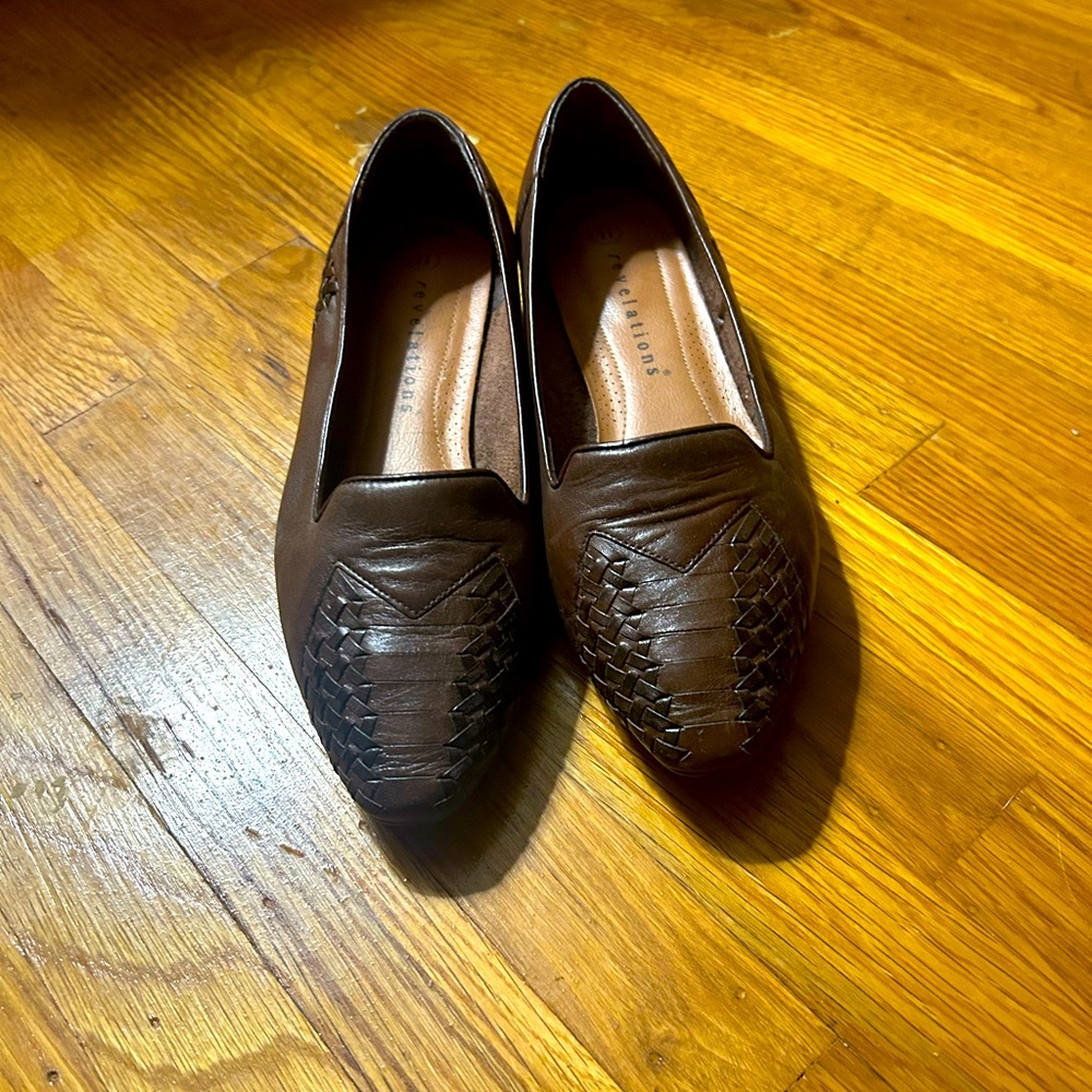 LIKE NEW!! Woven tip flat. Great for casual wear.